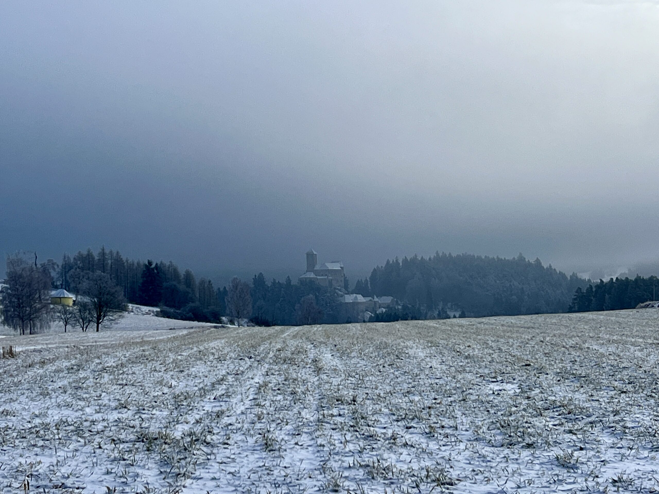 Blick zur Burg Rappottenstein im Winter